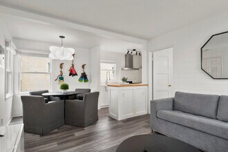 215 29th St, Unit B in Newport Beach, CA - Building Photo - Building Photo