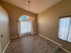 25530 Sheffield Ln in Santa Clarita, CA - Foto de edificio - Building Photo