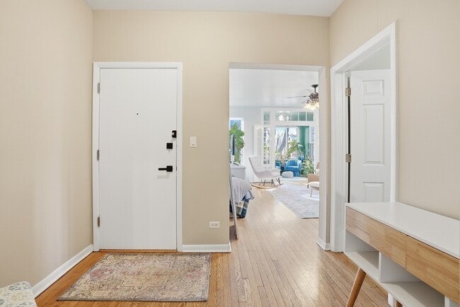 7657 N Greenview Ave in Chicago, IL - Building Photo - Building Photo