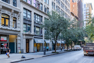 21 E 22nd St in New York, NY - Foto de edificio - Building Photo