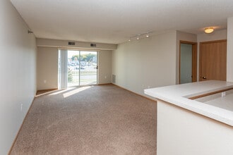 Avana Maple Grove in Maple Grove, MN - Foto de edificio - Interior Photo