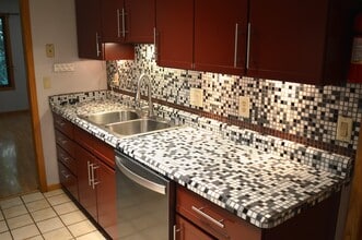 143 Ponwood Cir, Unit 143 in Madison, WI - Foto de edificio - Building Photo