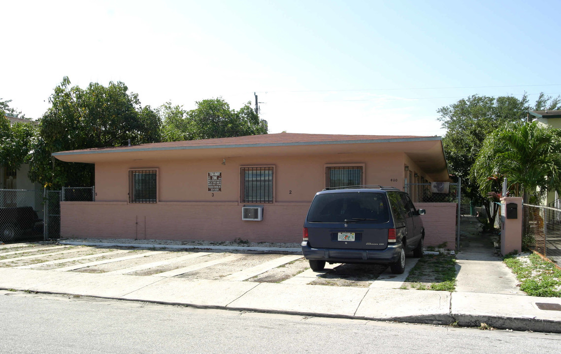 420 NE 35th St in Miami, FL - Building Photo