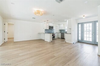 13724 River Forest Dr in Ft. Myers, FL - Building Photo - Building Photo