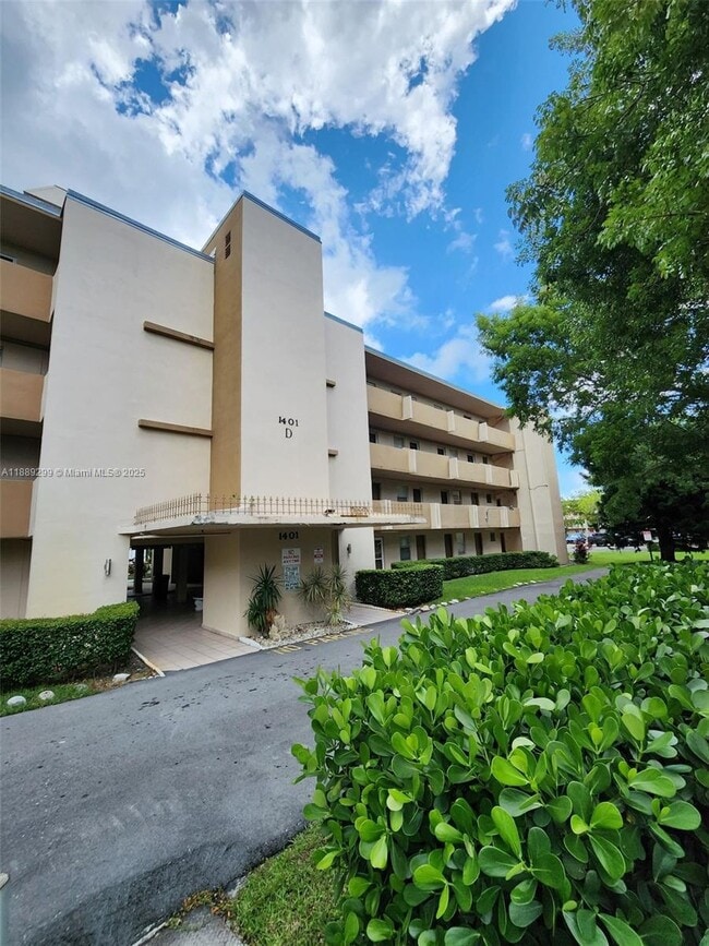 1401 NE 191st St in Miami, FL - Building Photo - Building Photo