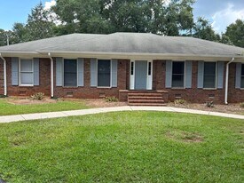 604 N Pine Hill Rd in Griffin, GA - Building Photo