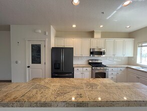 8760 NE Delamere Way in Beaverton, OR - Building Photo - Building Photo