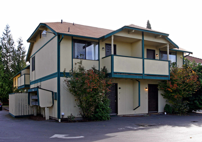 Redwood Village Townhouses in Puyallup, WA - Building Photo - Building Photo