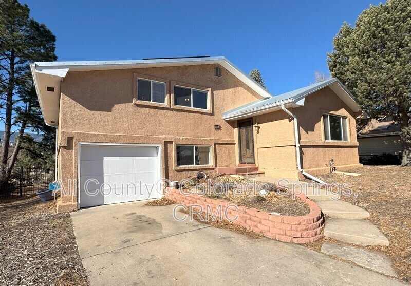 923 Ellston St in Colorado Springs, CO - Building Photo