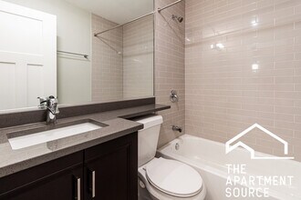544 W Surf St, Unit N3 in Chicago, IL - Building Photo - Building Photo
