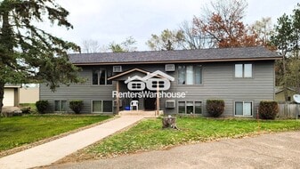 708 8th St N in Hudson, WI - Building Photo