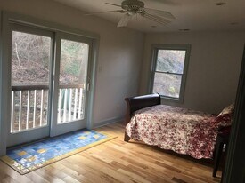 4872 River Rd in New Hope, PA - Building Photo