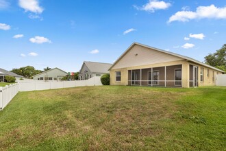 927 Addison Dr NE in St. Petersburg, FL - Foto de edificio - Building Photo