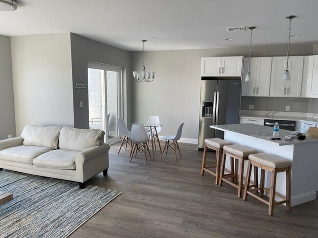 435 Ocean Blvd, Unit 403 in Hampton, NH - Building Photo - Building Photo