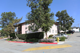 Villa Garcia in Thousand Oaks, CA - Foto de edificio - Building Photo