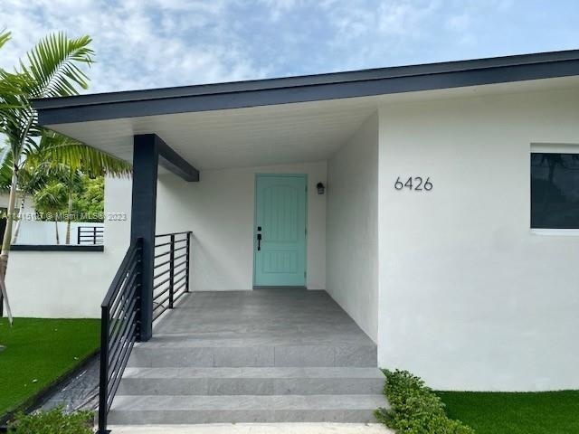 6426 SW 30th St in Miami, FL - Building Photo - Building Photo