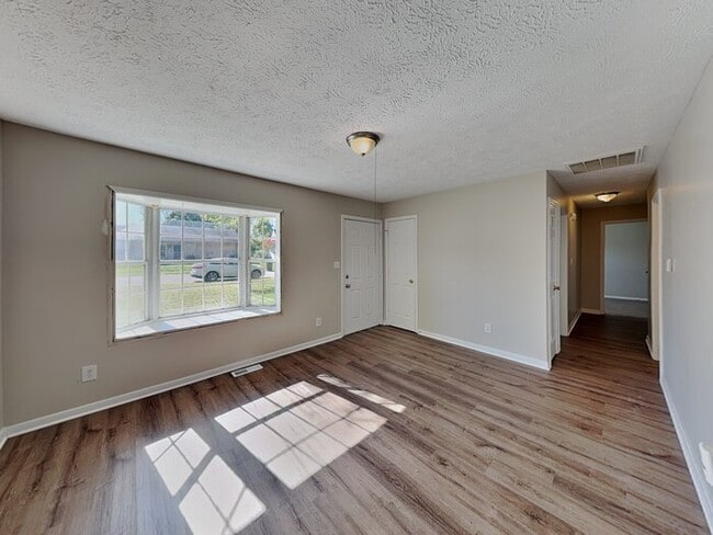 83 N Wagon Rd in Bargersville, IN - Foto de edificio - Building Photo