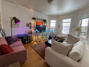 530 Cambridge St, Unit 2 in Boston, MA - Foto de edificio - Building Photo