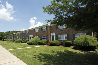 Leonardine Gardens in South River, NJ - Building Photo - Building Photo