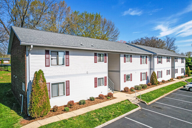 Hickory Trace Village Apartments