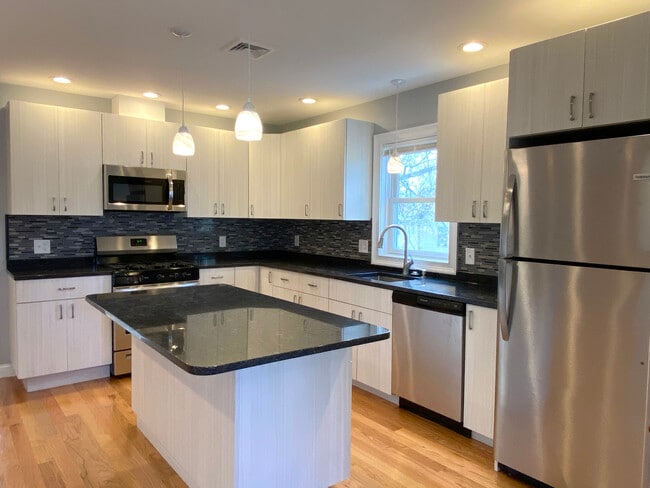 32 Stedman St, Unit 3