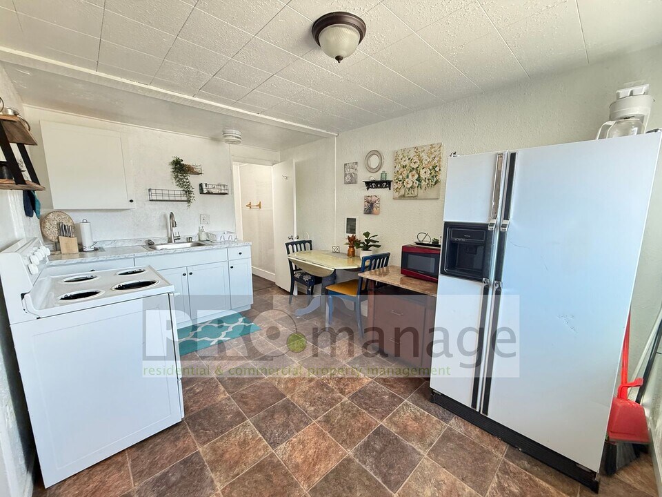 233 E 1st St in Idaho Falls, ID - Building Photo