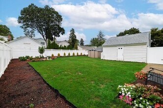 25 Aldred Ave in Rockville Centre, NY - Foto de edificio - Building Photo