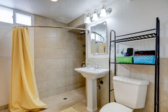 3301 Kearney St, Unit A in Denver, CO - Building Photo - Building Photo