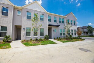 9916 Hennings St in Irving, TX - Building Photo