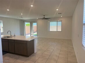 10628 Silver Pond Ave in Las Vegas, NV - Building Photo - Building Photo