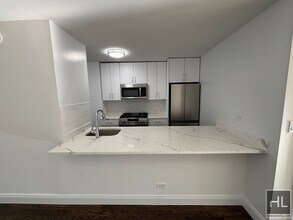 East 82nd Street in New York, NY - Foto de edificio - Building Photo