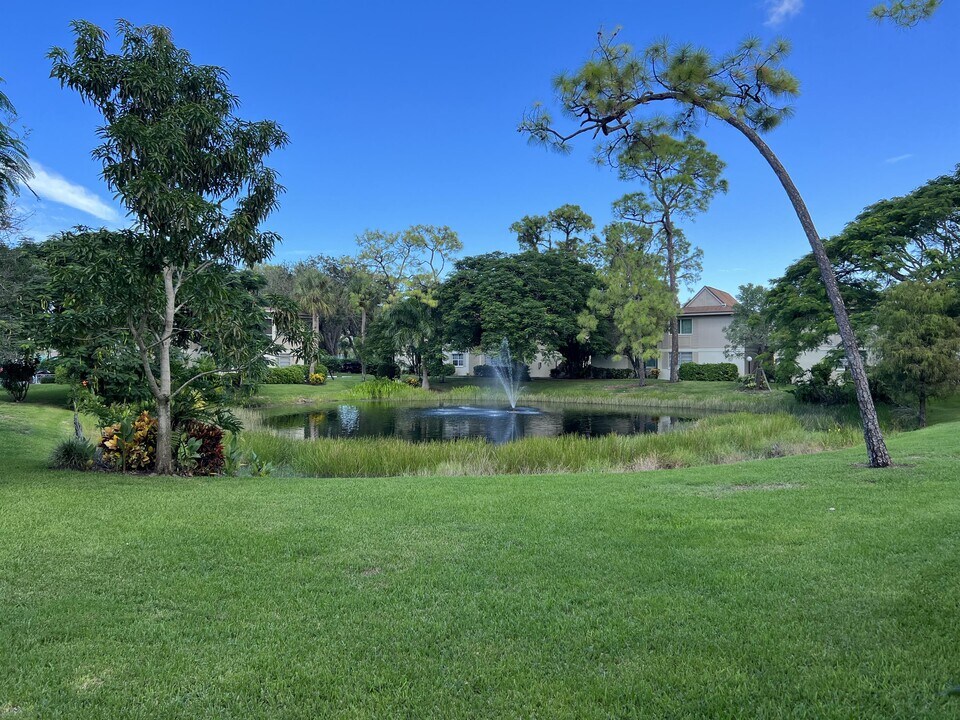 1970 Bald Eagle Dr in Naples, FL - Building Photo