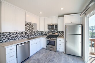220 2nd St in Encinitas, CA - Building Photo - Building Photo