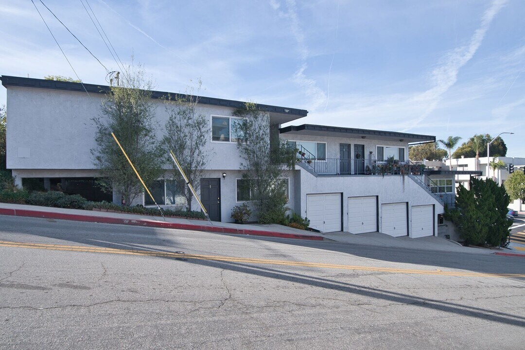 1466 Manhattan Beach Blvd in Manhattan Beach, CA - Building Photo