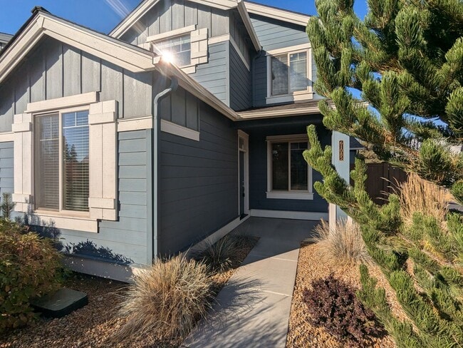 61085 SE Sydney Harbor Dr in Bend, OR - Building Photo - Building Photo