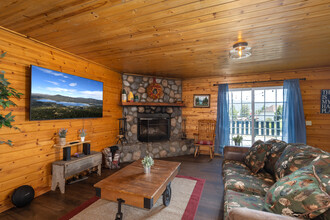 706 Paine in Big Bear Lake, CA - Building Photo - Building Photo