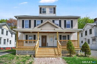 42 Hartford Ave in Enfield, CT - Building Photo