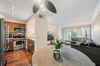 355 N Maple St in Burbank, CA - Building Photo - Building Photo