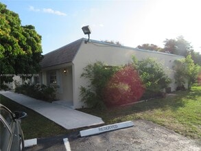 17247 SW 112th Pl in Miami, FL - Building Photo - Building Photo