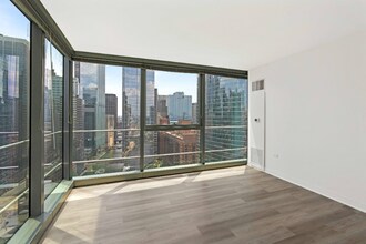 5 W Wolf Point Plaza in Chicago, IL - Building Photo - Building Photo