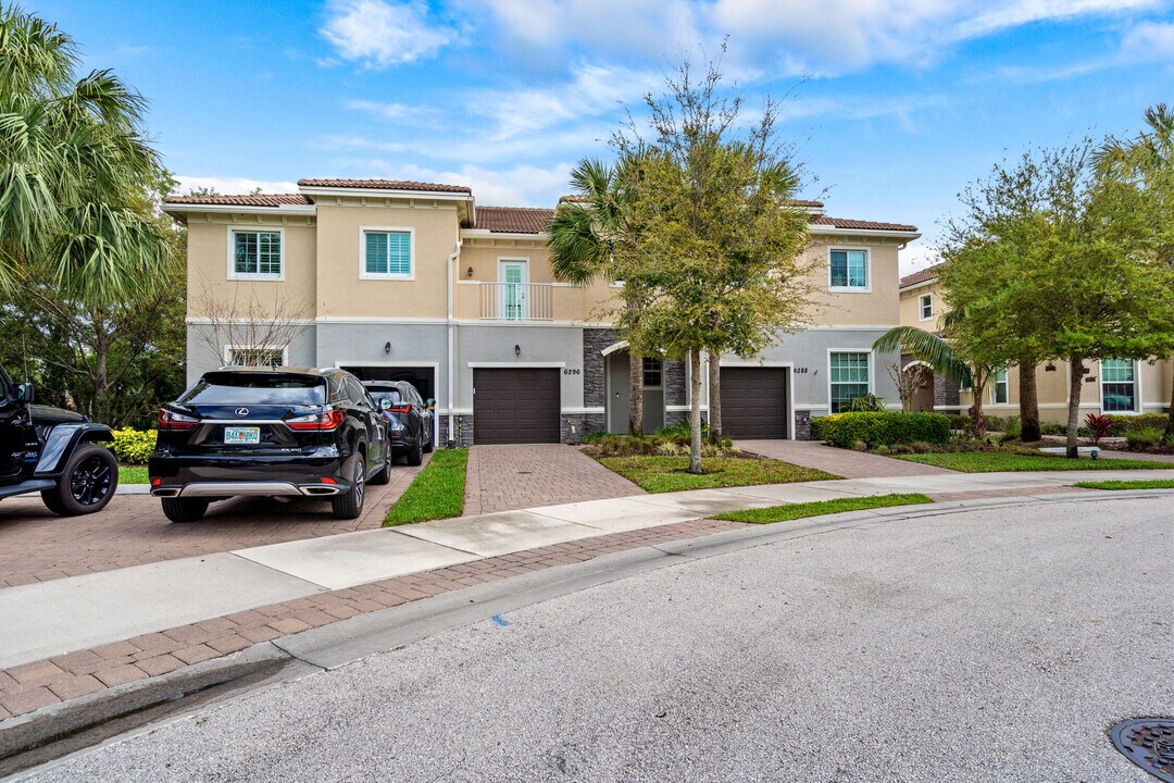6296 SE Portofino Cir in Hobe Sound, FL - Building Photo