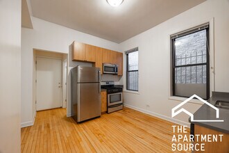 2130 W Concord Pl, Unit 1R in Chicago, IL - Building Photo - Building Photo