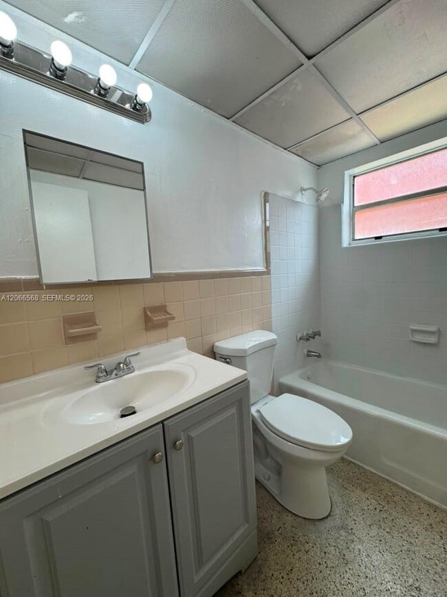 735 W 15th St