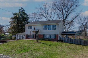 1206 Riggs Ct in Woodbridge, VA - Building Photo