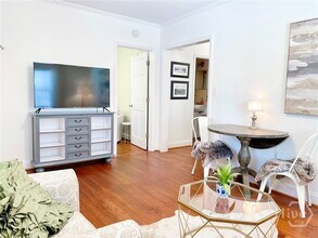 215 W Taylor St in Savannah, GA - Building Photo - Building Photo