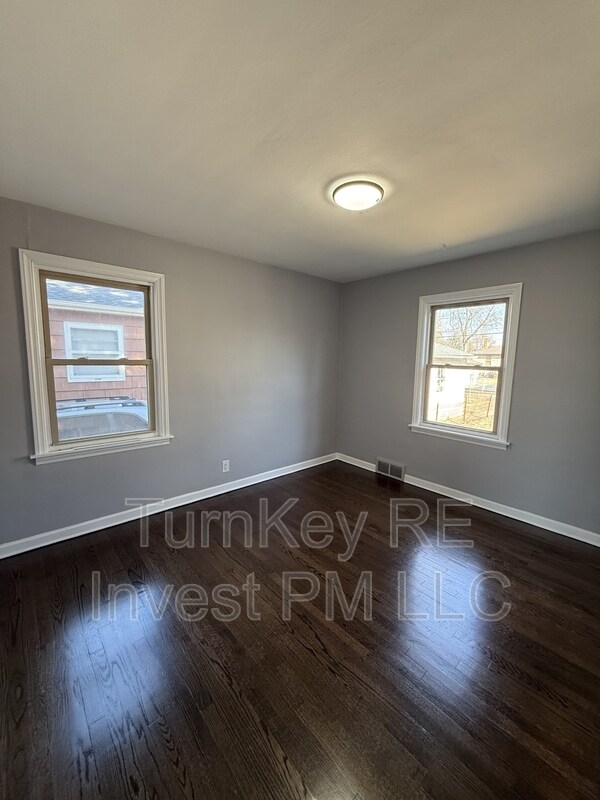 18343 Oakwood Ave in Lansing, IL - Building Photo - Building Photo