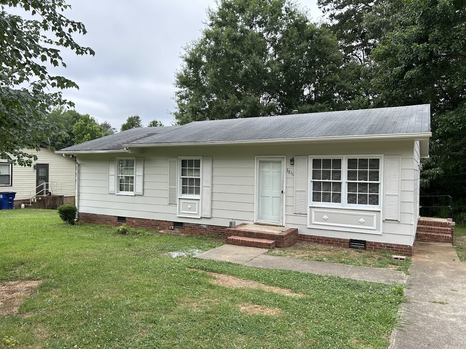 3810 Queen Anne Cir in Winston-Salem, NC - Building Photo