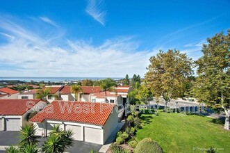 914 Caminito Madrigal in Carlsbad, CA - Building Photo - Building Photo