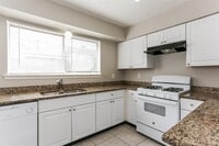 2311 W Greens Rd photo'