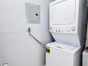 355 W 10th St in Hialeah, FL - Building Photo - Building Photo